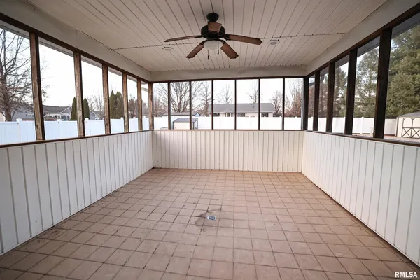 $345,000 | 5 Pheasant Lane, Pittsfield, IL 62363