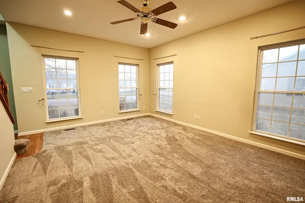 $345,000 | 5 Pheasant Lane, Pittsfield, IL 62363