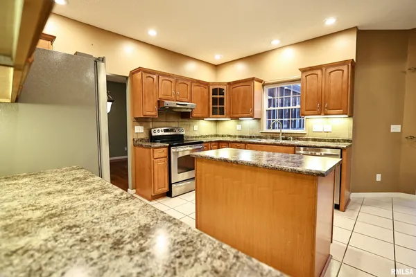 $345,000 | 5 Pheasant Lane, Pittsfield, IL 62363