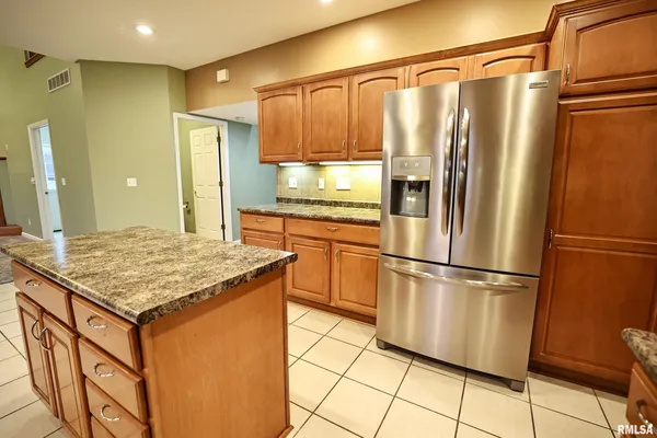 $345,000 | 5 Pheasant Lane, Pittsfield, IL 62363