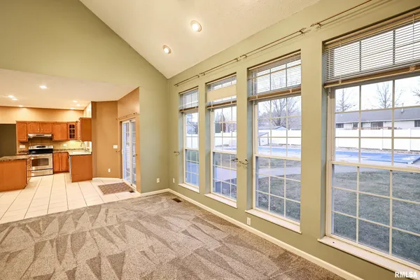 $345,000 | 5 Pheasant Lane, Pittsfield, IL 62363