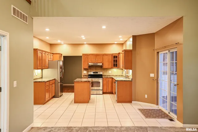 $395,000 | 5 Pheasant Lane, Pittsfield, IL 62363