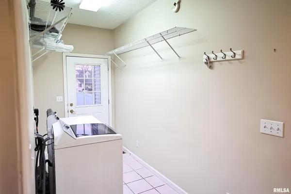 $345,000 | 5 Pheasant Lane, Pittsfield, IL 62363