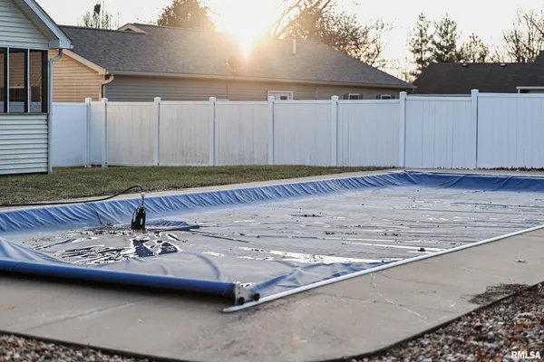 $345,000 | 5 Pheasant Lane, Pittsfield, IL 62363