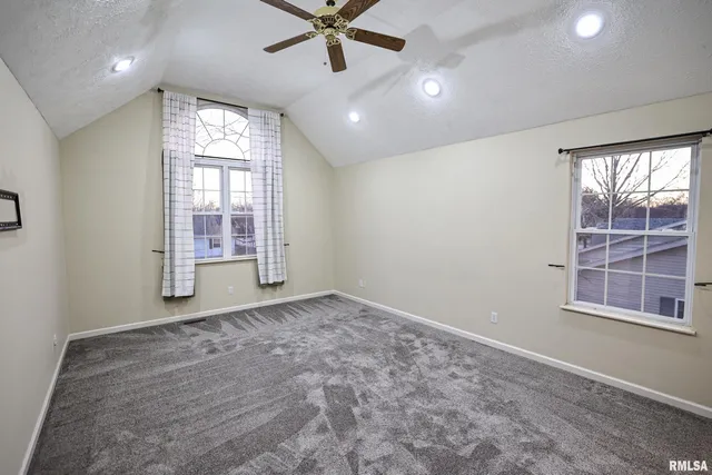 $395,000 | 5 Pheasant Lane, Pittsfield, IL 62363