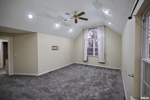 $395,000 | 5 Pheasant Lane, Pittsfield, IL 62363