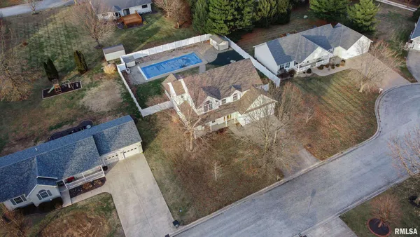 $345,000 | 5 Pheasant Lane, Pittsfield, IL 62363