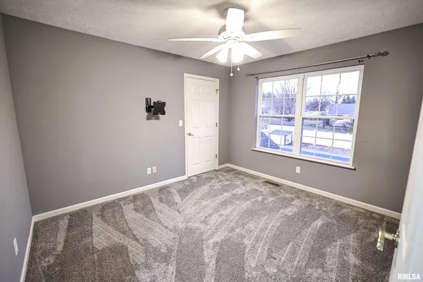 $345,000 | 5 Pheasant Lane, Pittsfield, IL 62363