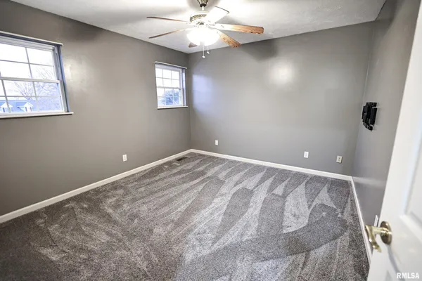 $345,000 | 5 Pheasant Lane, Pittsfield, IL 62363