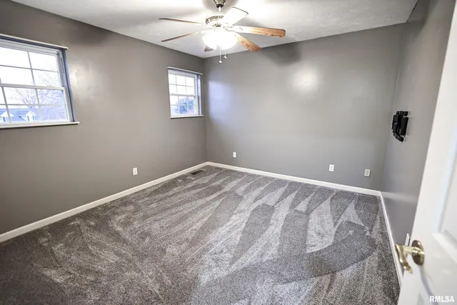 $395,000 | 5 Pheasant Lane, Pittsfield, IL 62363