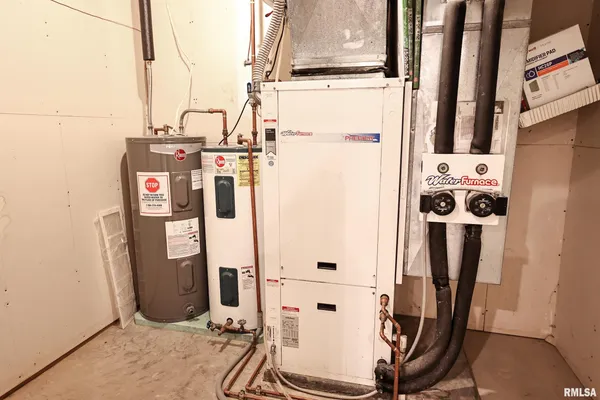 $345,000 | 5 Pheasant Lane, Pittsfield, IL 62363