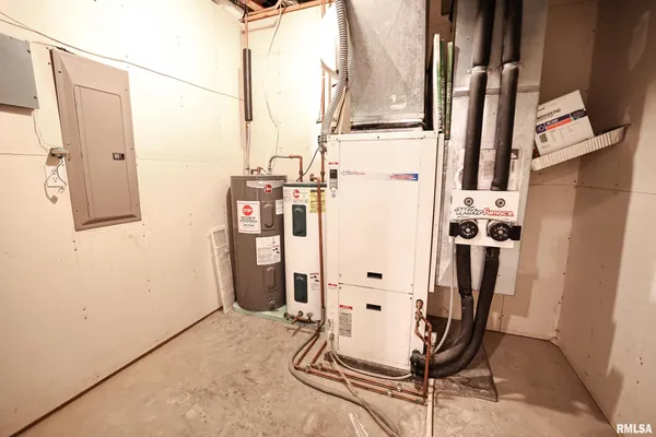 $345,000 | 5 Pheasant Lane, Pittsfield, IL 62363