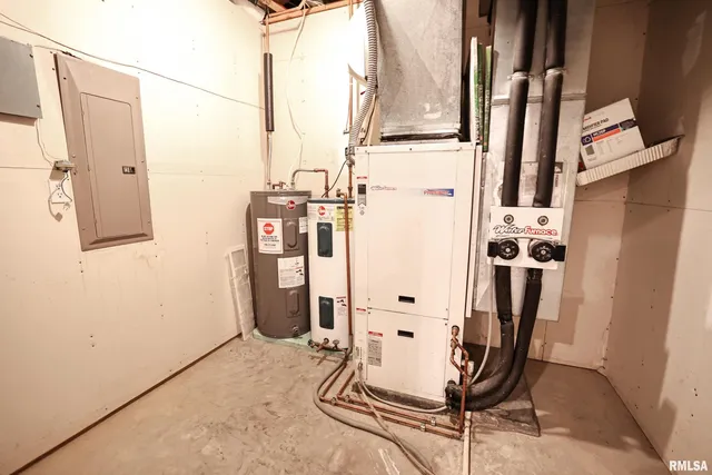 $395,000 | 5 Pheasant Lane, Pittsfield, IL 62363