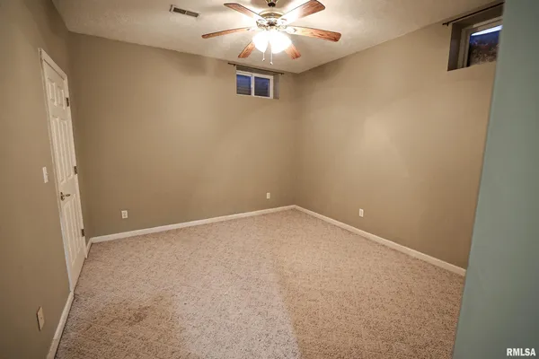 $345,000 | 5 Pheasant Lane, Pittsfield, IL 62363