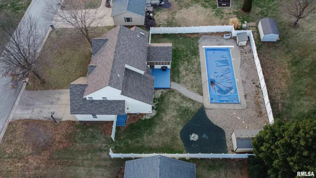 $395,000 | 5 Pheasant Lane, Pittsfield, IL 62363