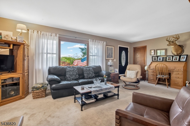 557 Rockport Road Hackettstown, NJ 07840 - Photo 4 of 25