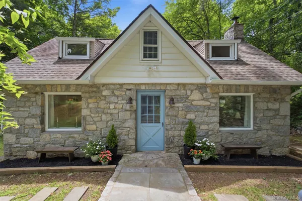 $460,000 | 2 Anton Place, Lake Peekskill, NY 10537