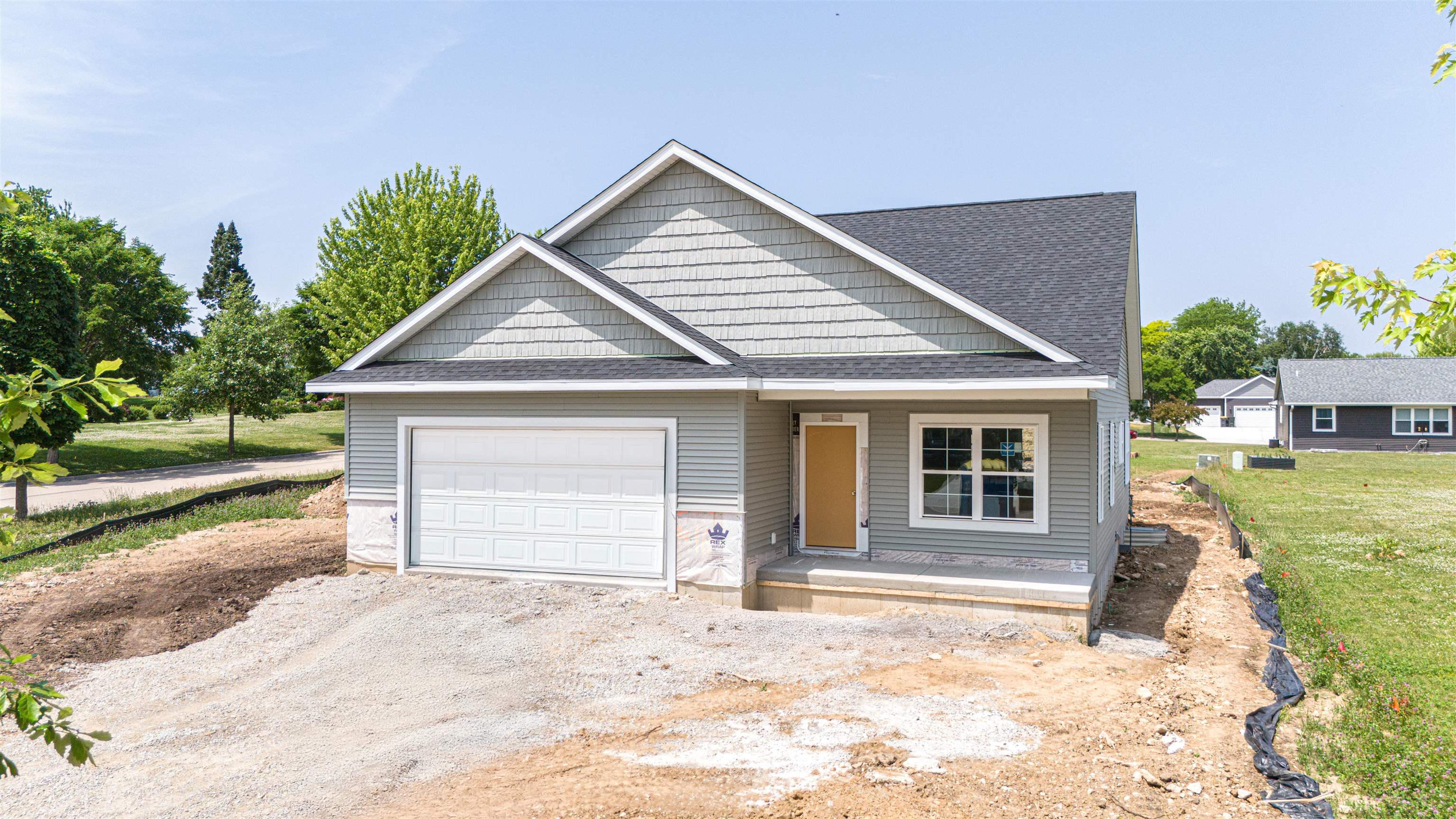 336 Sandmar Drive Ripon, WI 54971 - Photo 2 of 11