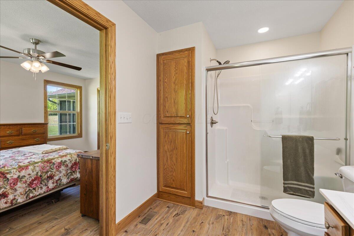 11700 Tucker Road Mount Vernon, OH 43050 - Photo 12 of 32 Master bath w/ dual vanity