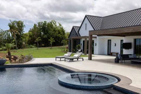 $10,950,000 | 325 Hokiokio Place, Lahaina, HI 96761