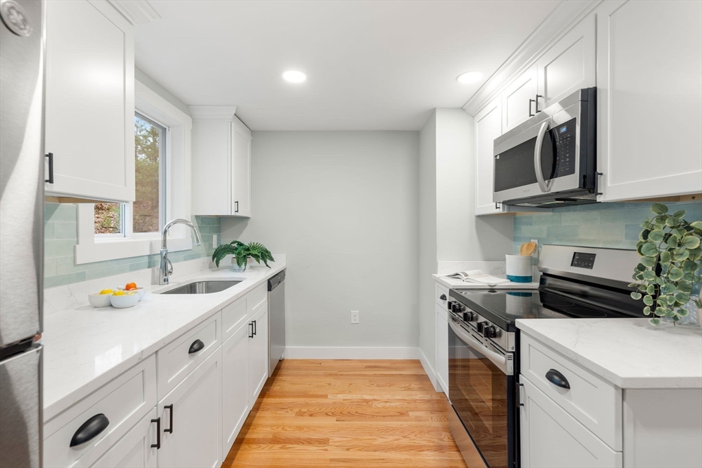 79 Dexter Road Melrose, MA 02176 - Photo 11 of 38 Gallery Image 11
