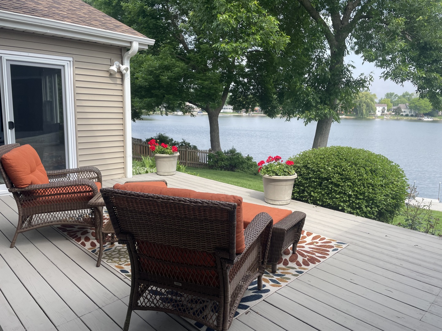 2212 High Point Drive Lindenhurst, IL 60046 - Photo 2 of 27 Gallery Image 2