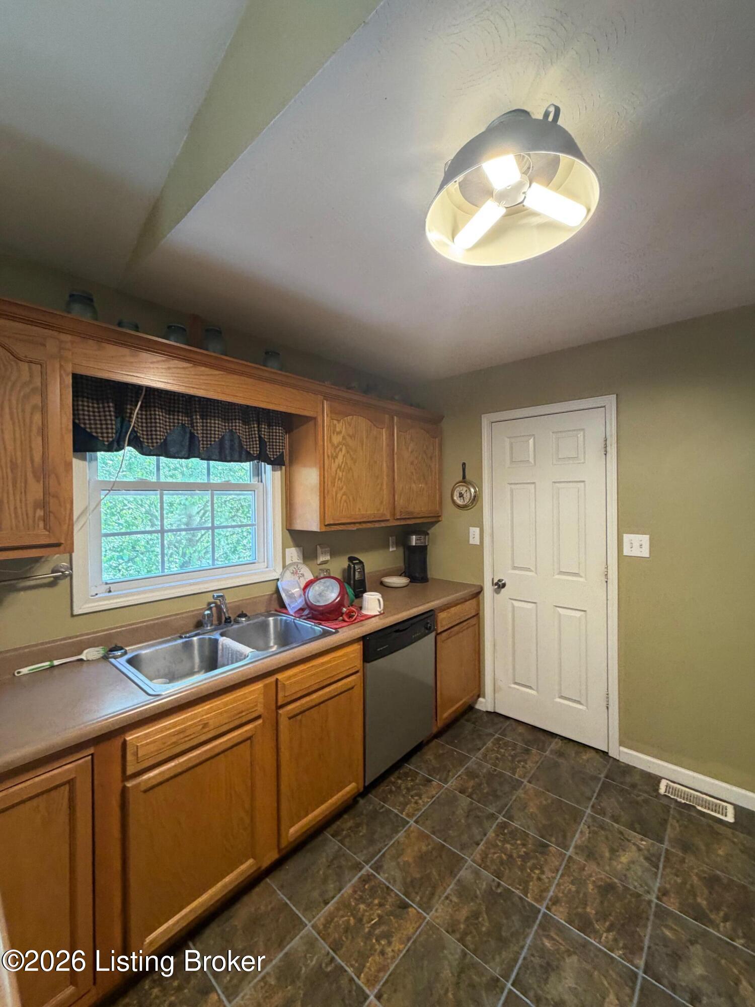 215 Foxboro Road Brandenburg, KY 40108 - Photo 14 of 41 IMG_3490