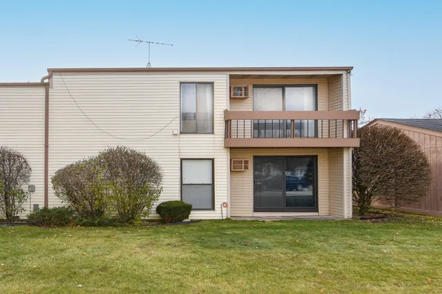 $160,000 | 1876 Haymarket Road, Unit 8, Waukesha, WI 53189