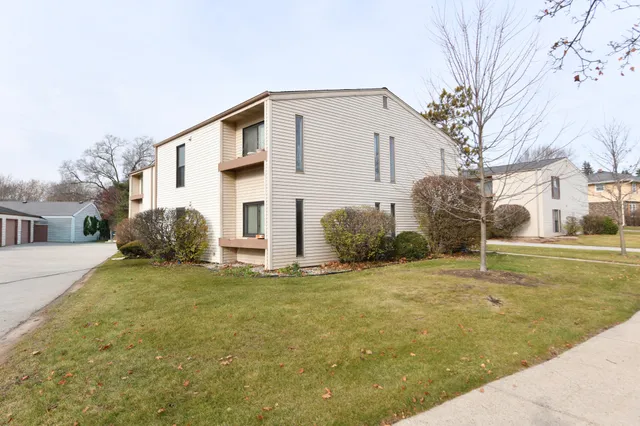 $160,000 | 1876 Haymarket Road, Unit 8, Waukesha, WI 53189