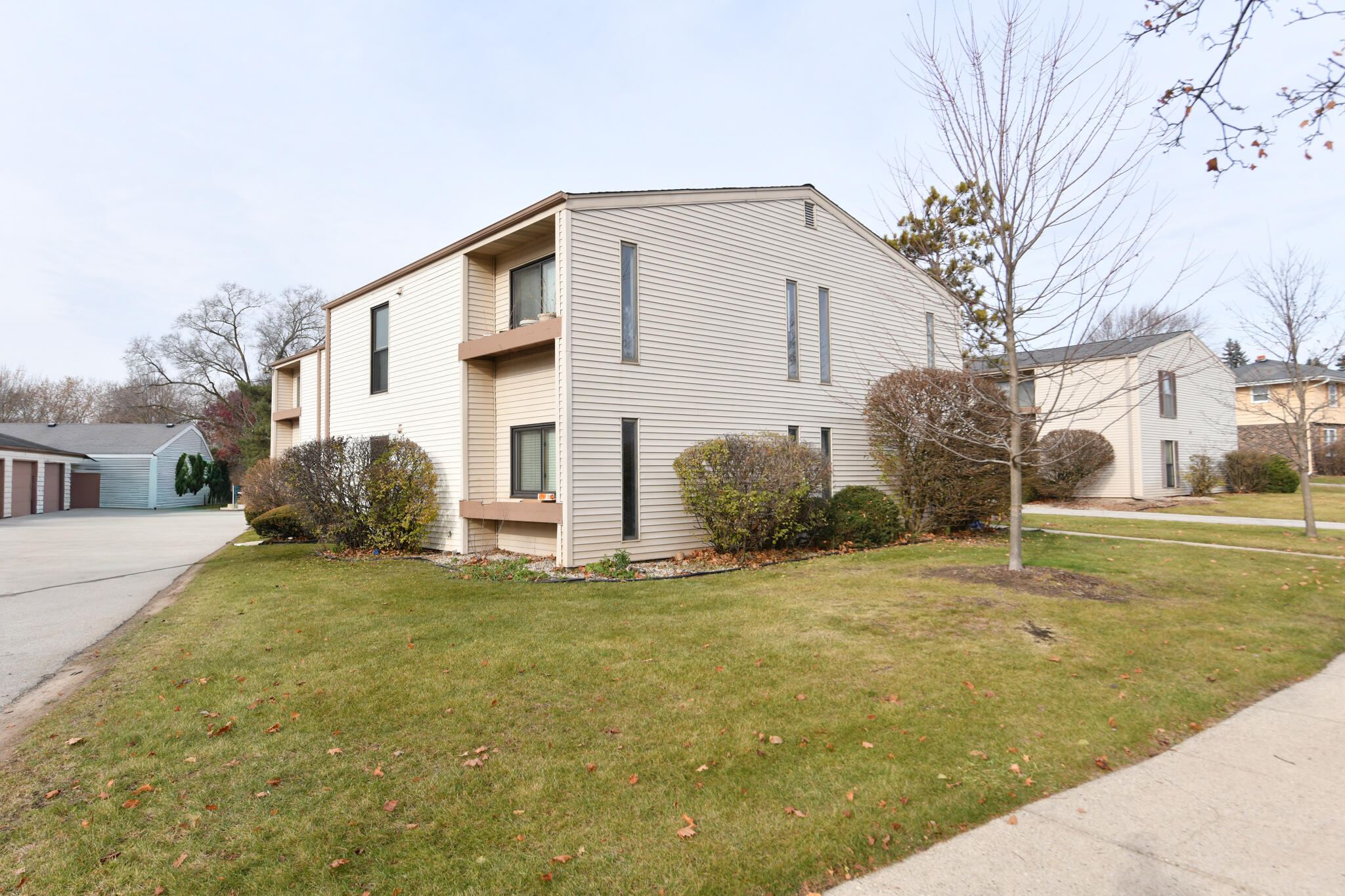 1876 Haymarket Road, Unit 8 Waukesha, WI 53189 - Photo 24 of 29 HEN_ (28)