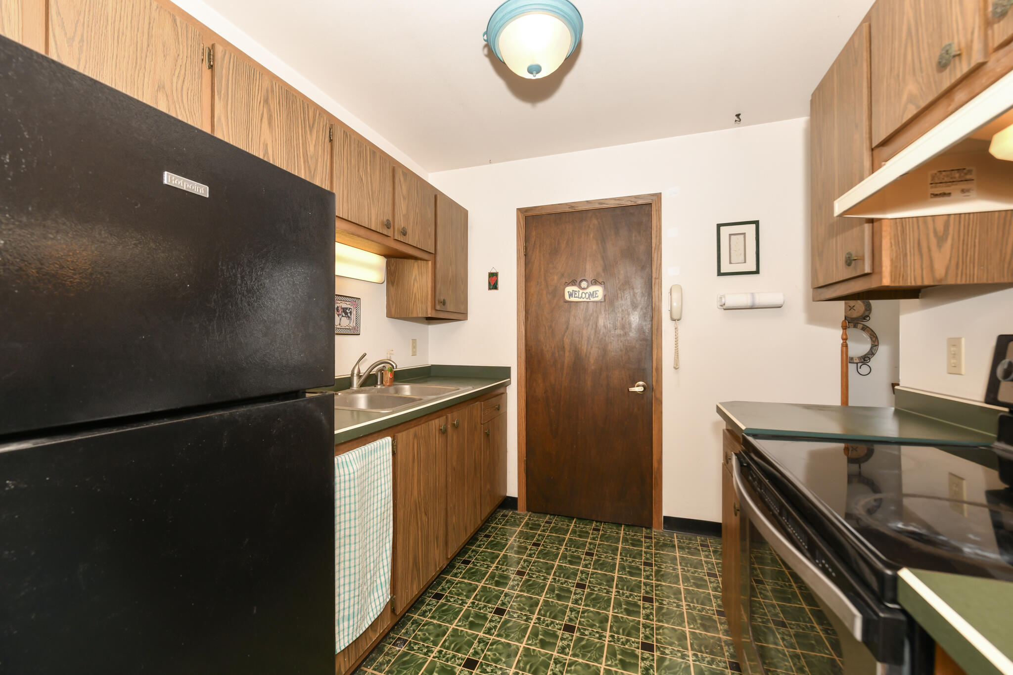 1876 Haymarket Road, Unit 8 Waukesha, WI 53189 - Photo 6 of 29 HEN_ (9)