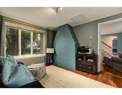 93 Mayflower Road Needham, MA 02492 - Photo 5 of 28