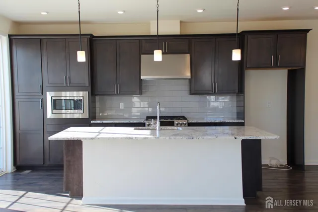 $789,999 | 601 Charleston Drive, Monroe Township, NJ 08831