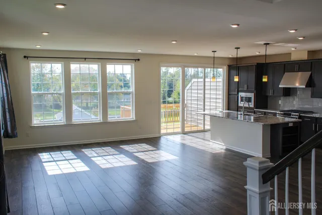 $789,999 | 601 Charleston Drive, Monroe Township, NJ 08831