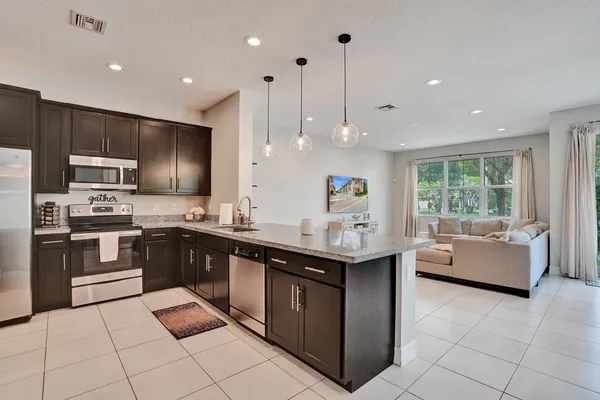 $525,000 | 99 Palm Lane, Royal Palm Beach, FL 33411