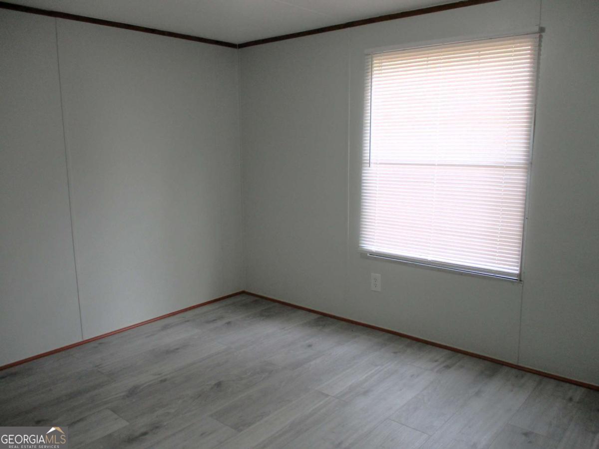 606 Cline Road Northwest Resaca, GA 30735 - Photo 5 of 49 an empty room with a window