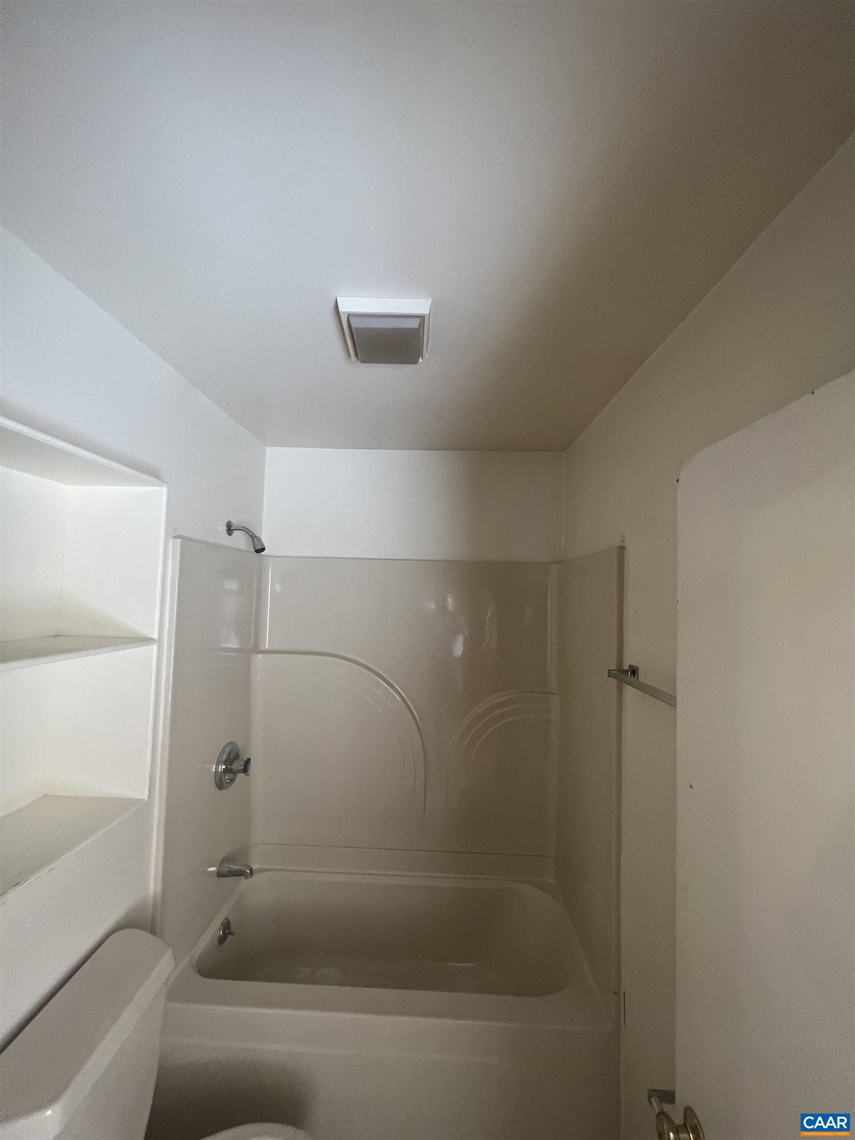 127 North Bennington Road Charlottesville, VA 22901 - Photo 10 of 29 a bathroom with a bathtub