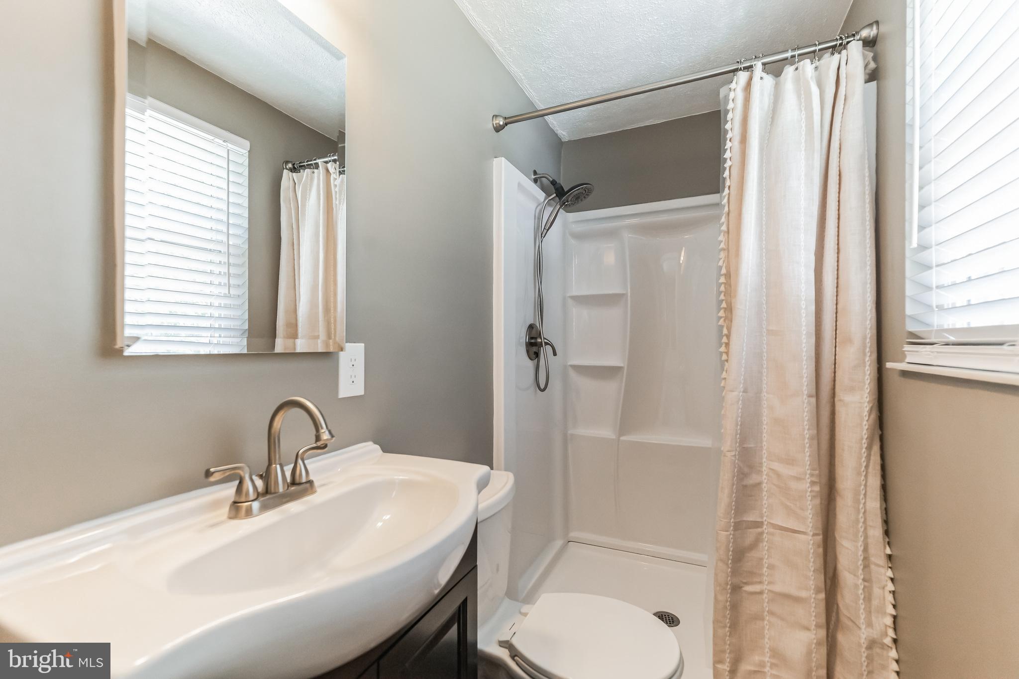 8195 Oakglen Road Manassas, VA 20110 - Photo 15 of 32 Beautiful sink and vanity