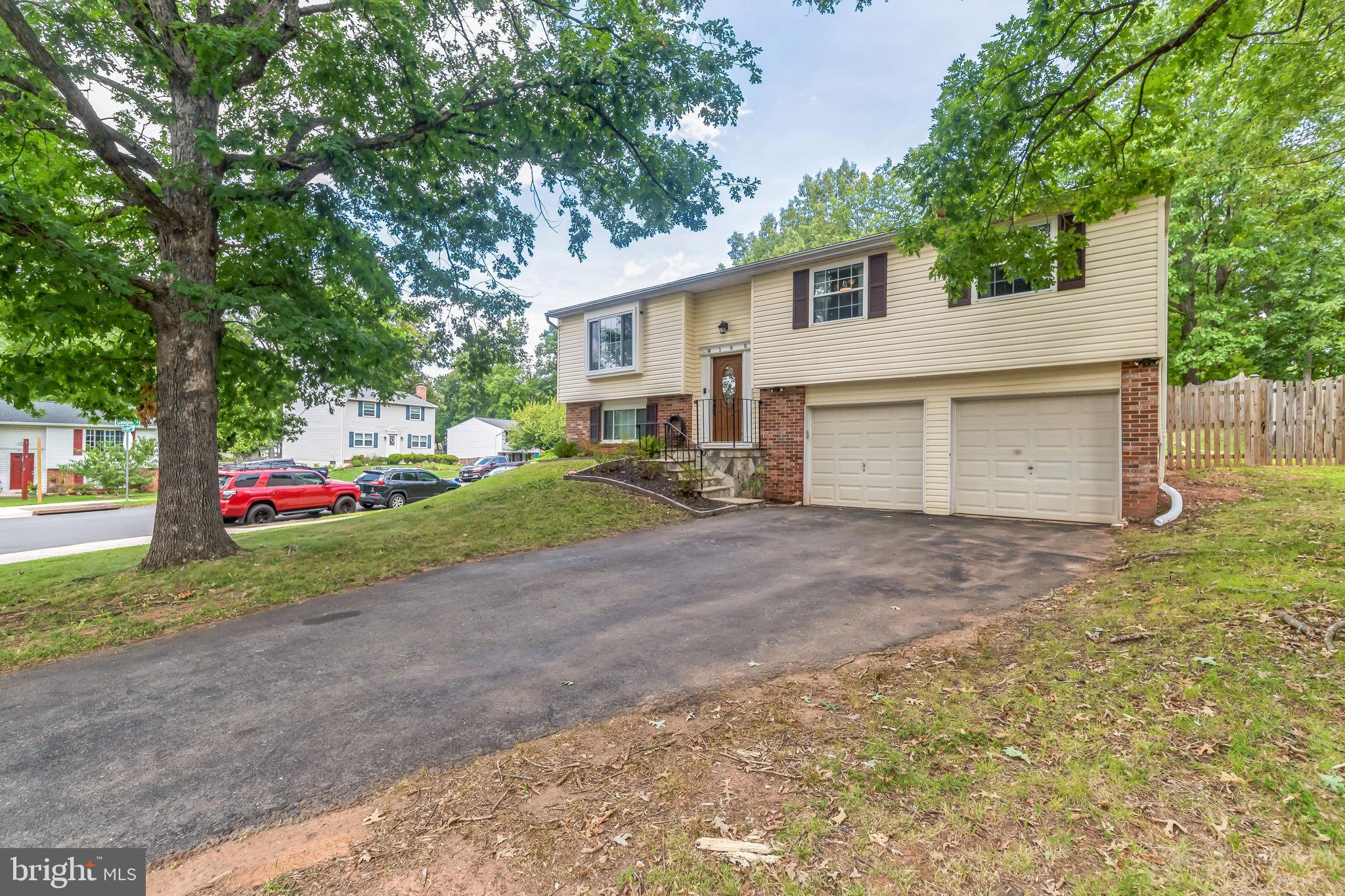 8195 Oakglen Road Manassas, VA 20110 - Photo 25 of 32 Two bay - 2 car garage & driveway for parking