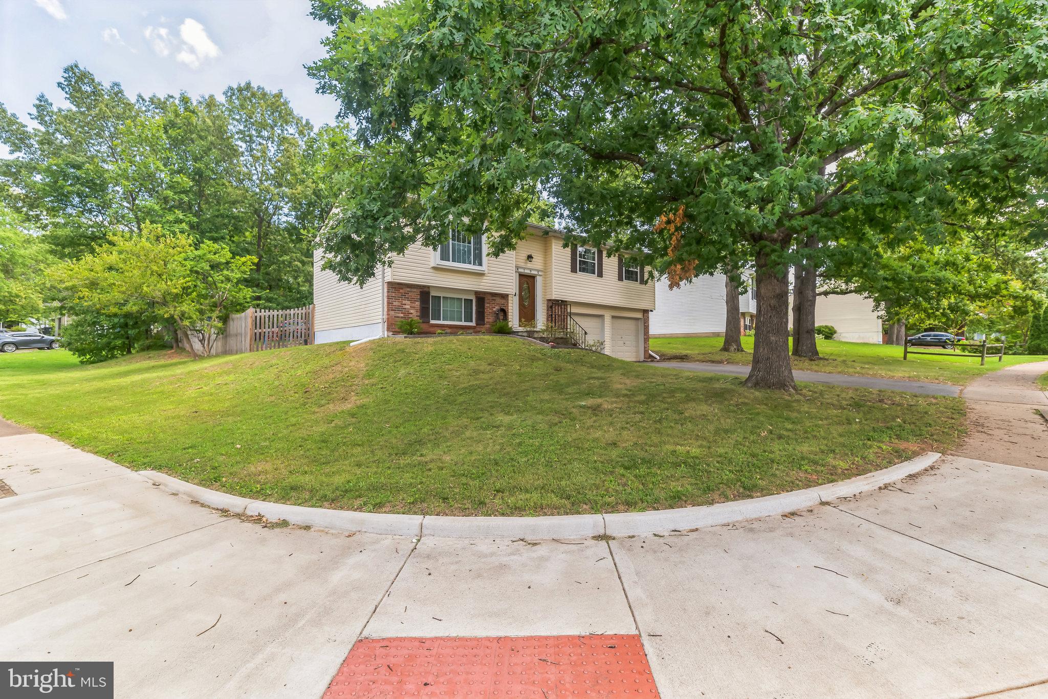 8195 Oakglen Road Manassas, VA 20110 - Photo 26 of 32 Good size corner lot
