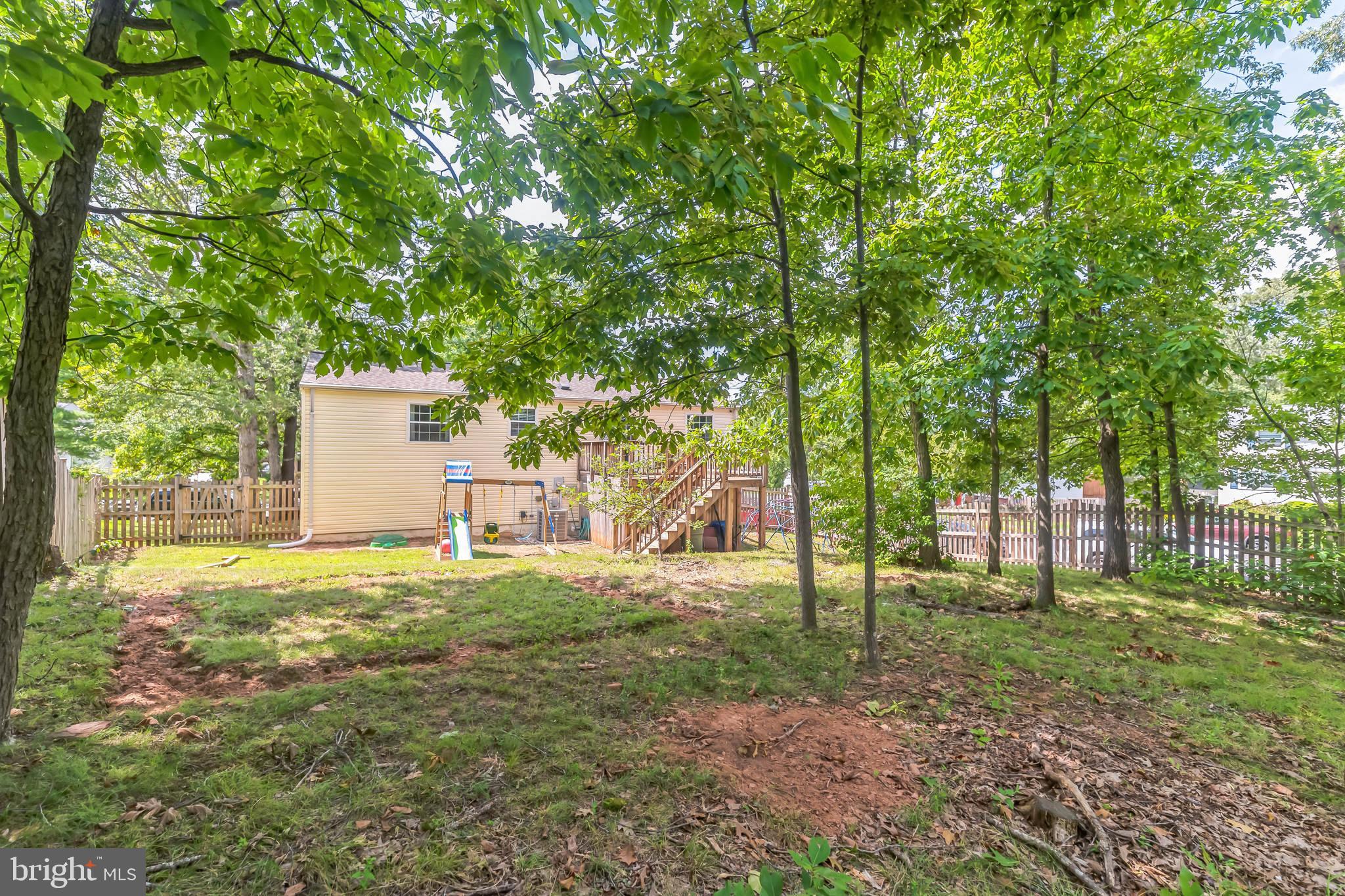 8195 Oakglen Road Manassas, VA 20110 - Photo 28 of 32 Tons of yard space for outdoor activities