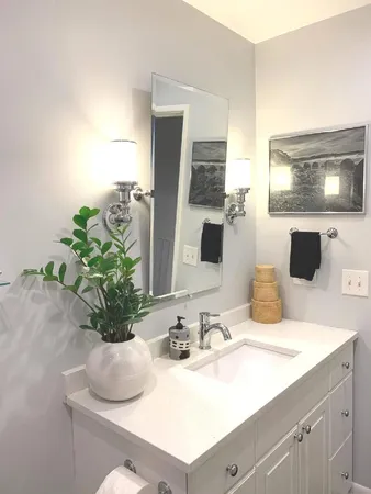 $1,775 | 711 Austin Street, Unit 301, Evanston, IL 60202