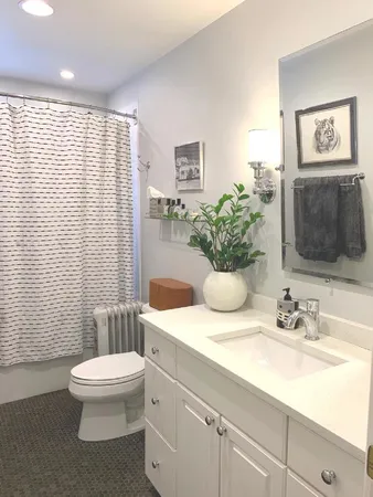 $1,775 | 711 Austin Street, Unit 301, Evanston, IL 60202