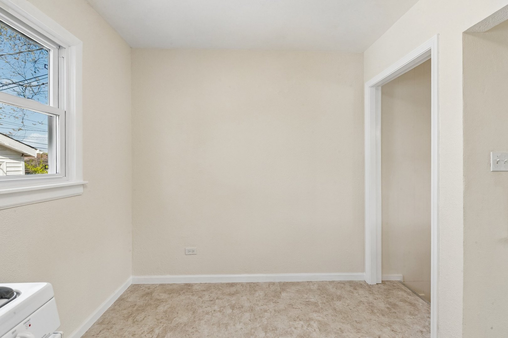 2716 Mohawk Road Waukegan, IL 60087 - Photo 9 of 28 Gallery Image 9
