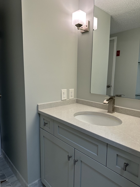 406 Paradise Road, Unit 2P Swampscott, MA 01907 - Photo 8 of 24