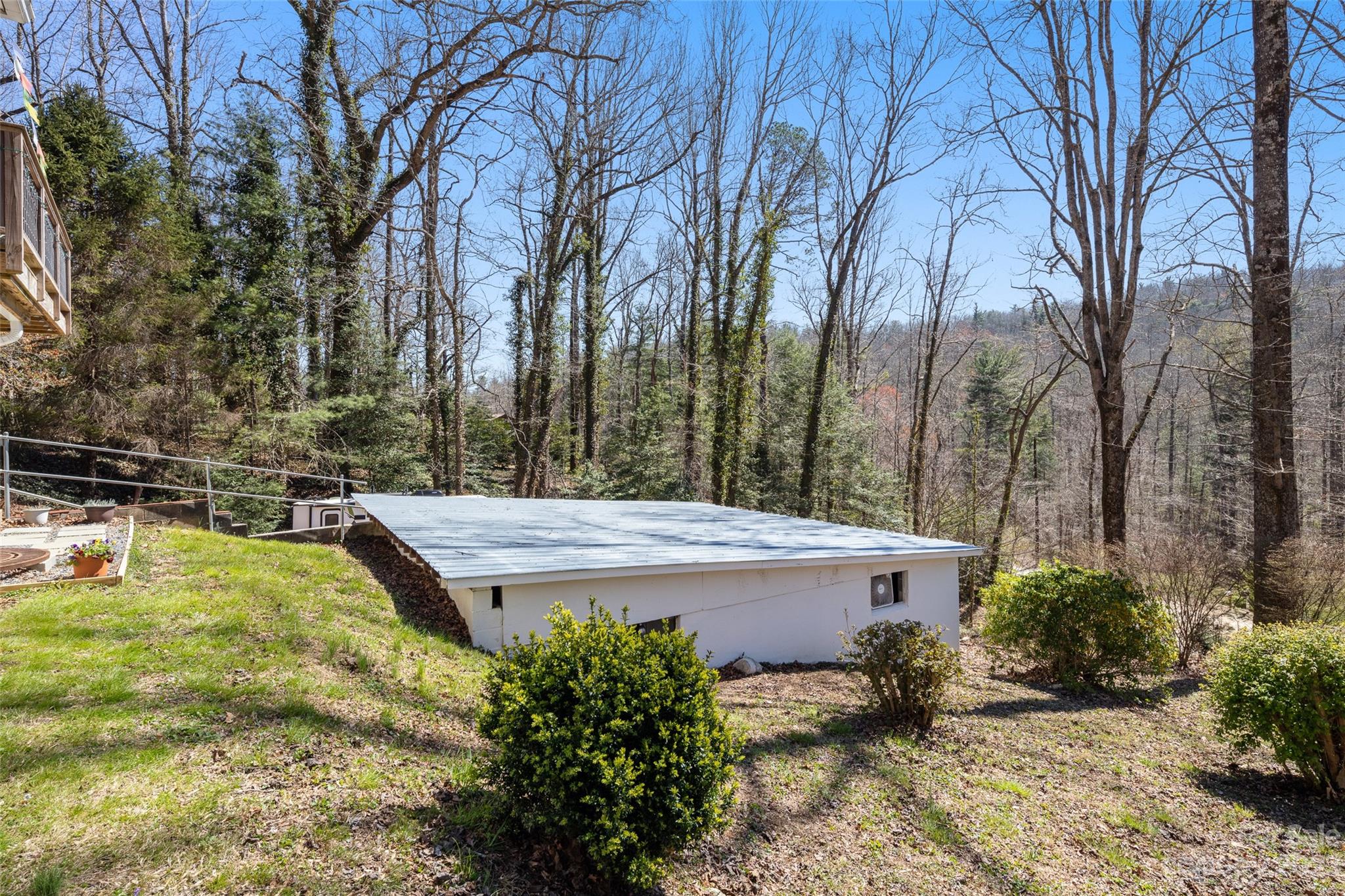304 Old Macedonia Road Saluda, NC 28773 - Photo 6 of 42 Gallery Image 6