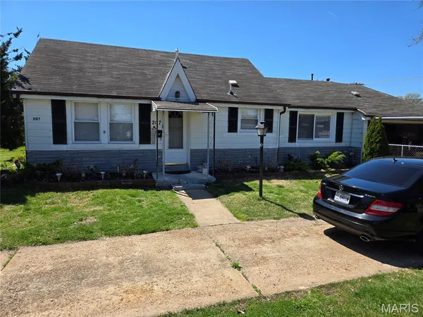 $264,900 | 207 Marilyn Estates Drive, St. Louis, MO 63123