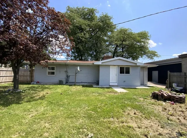 $2,500 | 4642 Hawthorne Avenue, Lyons, IL 60534