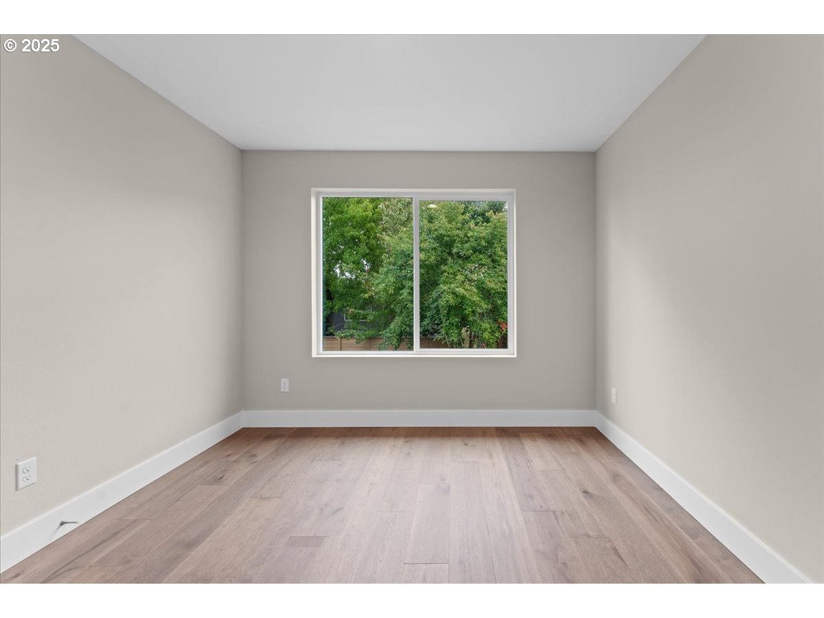 9818 Southwest 34th Place Portland, OR 97219 - Photo 15 of 23 Bathroom, Attached