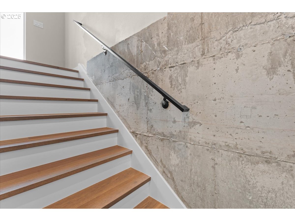 9818 Southwest 34th Place Portland, OR 97219 - Photo 20 of 23